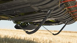 Pour guider l'outil frontal dans les céréales, deux palpeurs AUTO CONTOUR peuvent être montés de chaque côté, sous la barre de coupe. - Outils frontaux